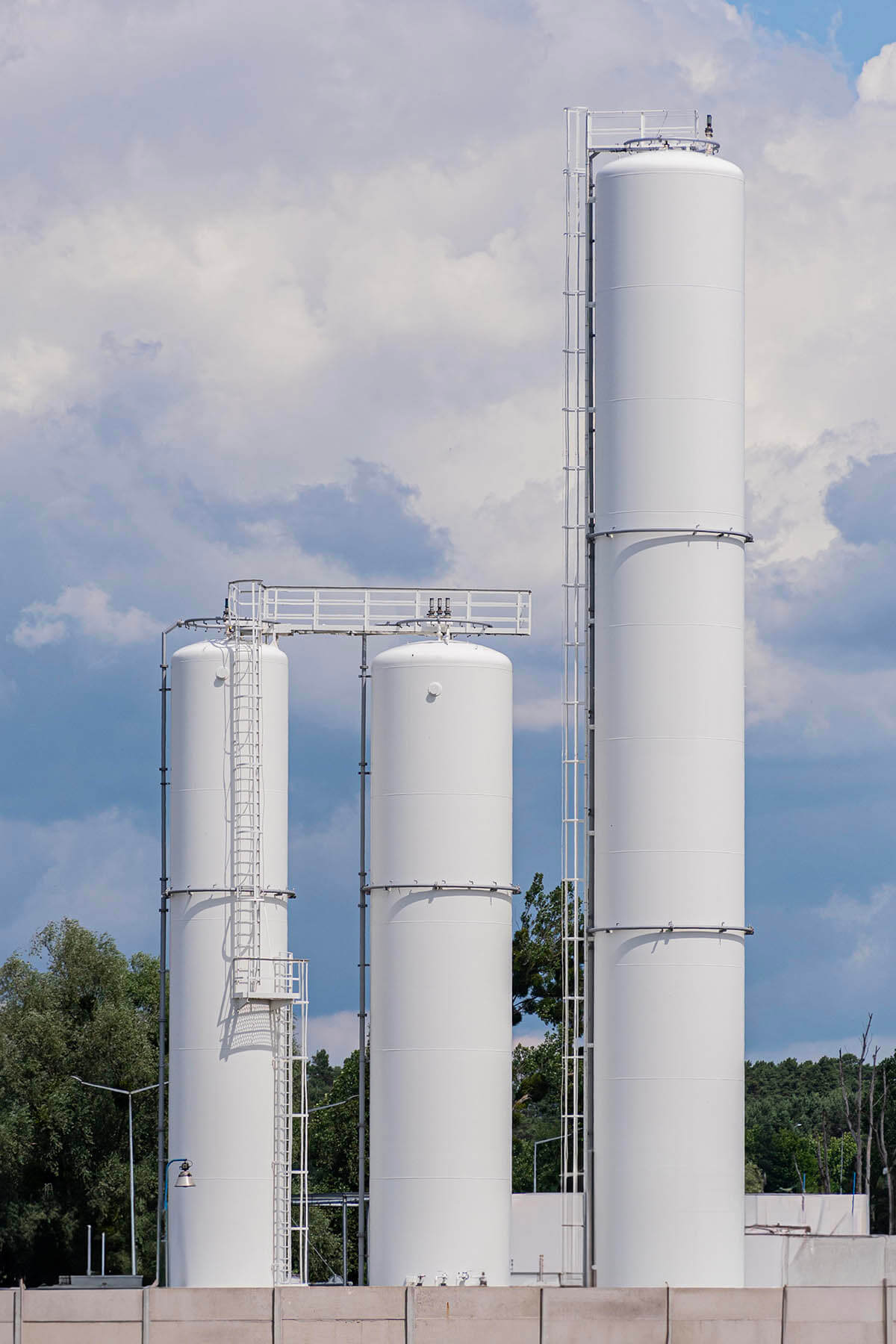 Vetrical CO2 Carbon capture tanks