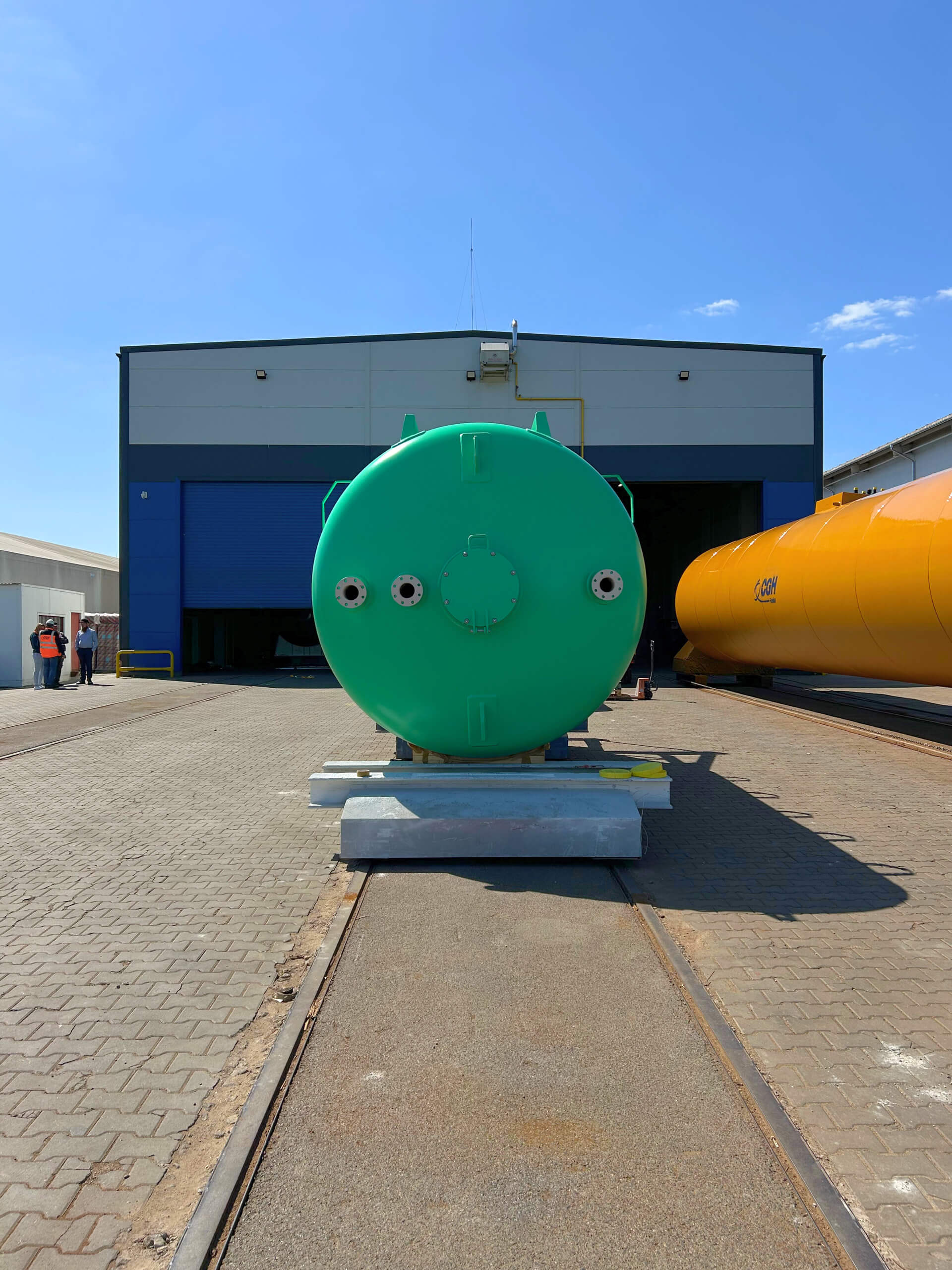 Zbiornik pionowy fi2900 – ciśnieniowy do zastosowań filtracyjnych