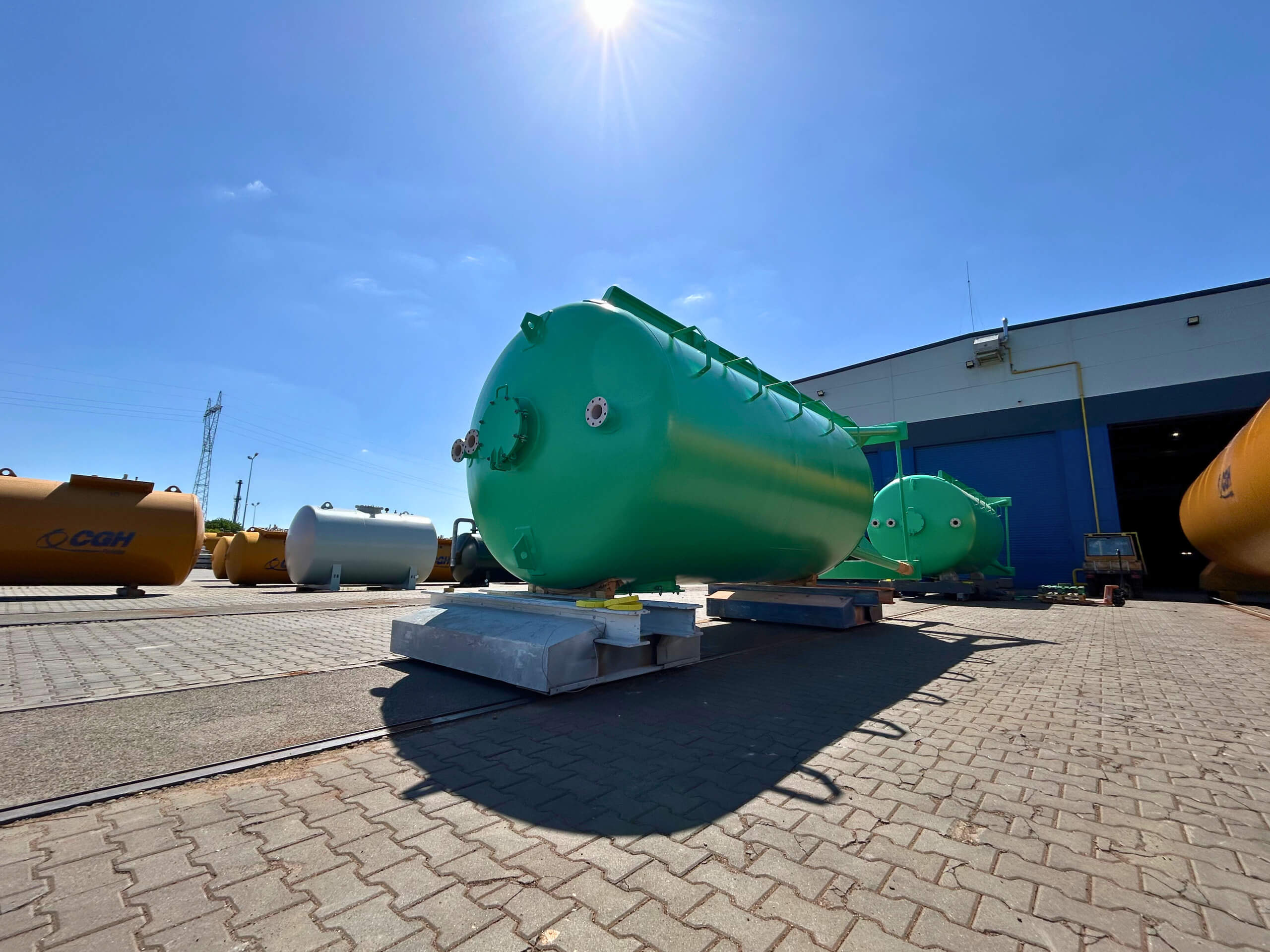 Zbiornik pionowy fi2900 – ciśnieniowy do zastosowań filtracyjnych