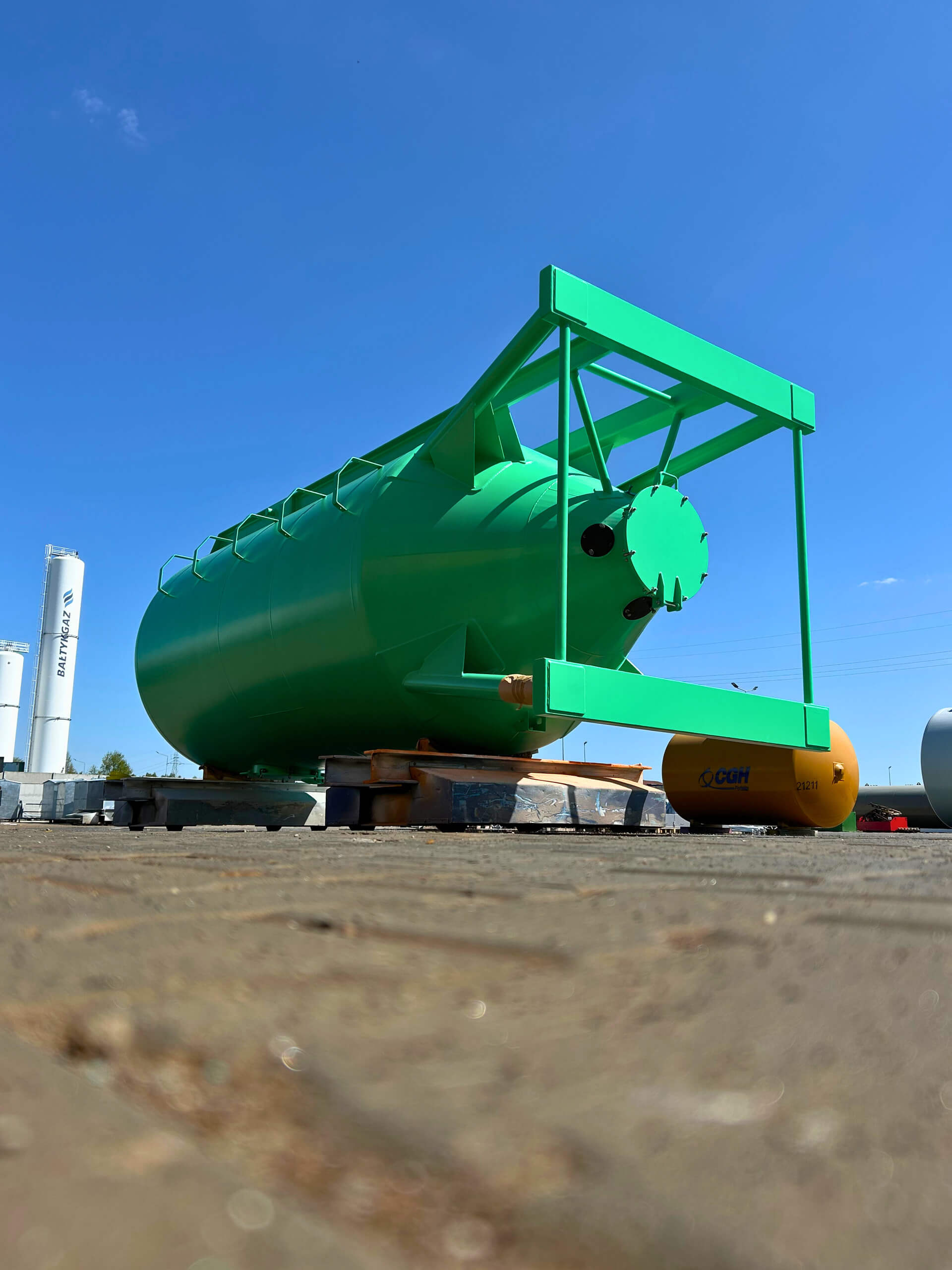 Zbiornik pionowy fi2900 – ciśnieniowy do zastosowań filtracyjnych