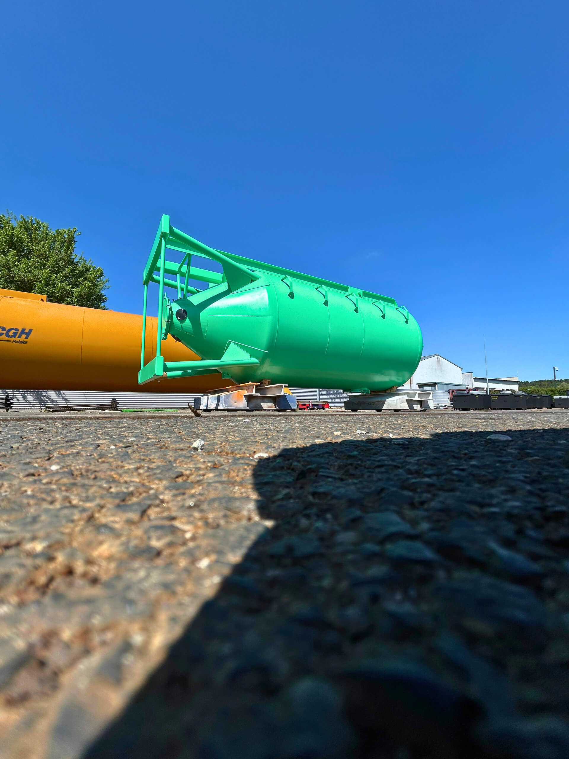 Zbiornik pionowy fi2900 – ciśnieniowy do zastosowań filtracyjnych