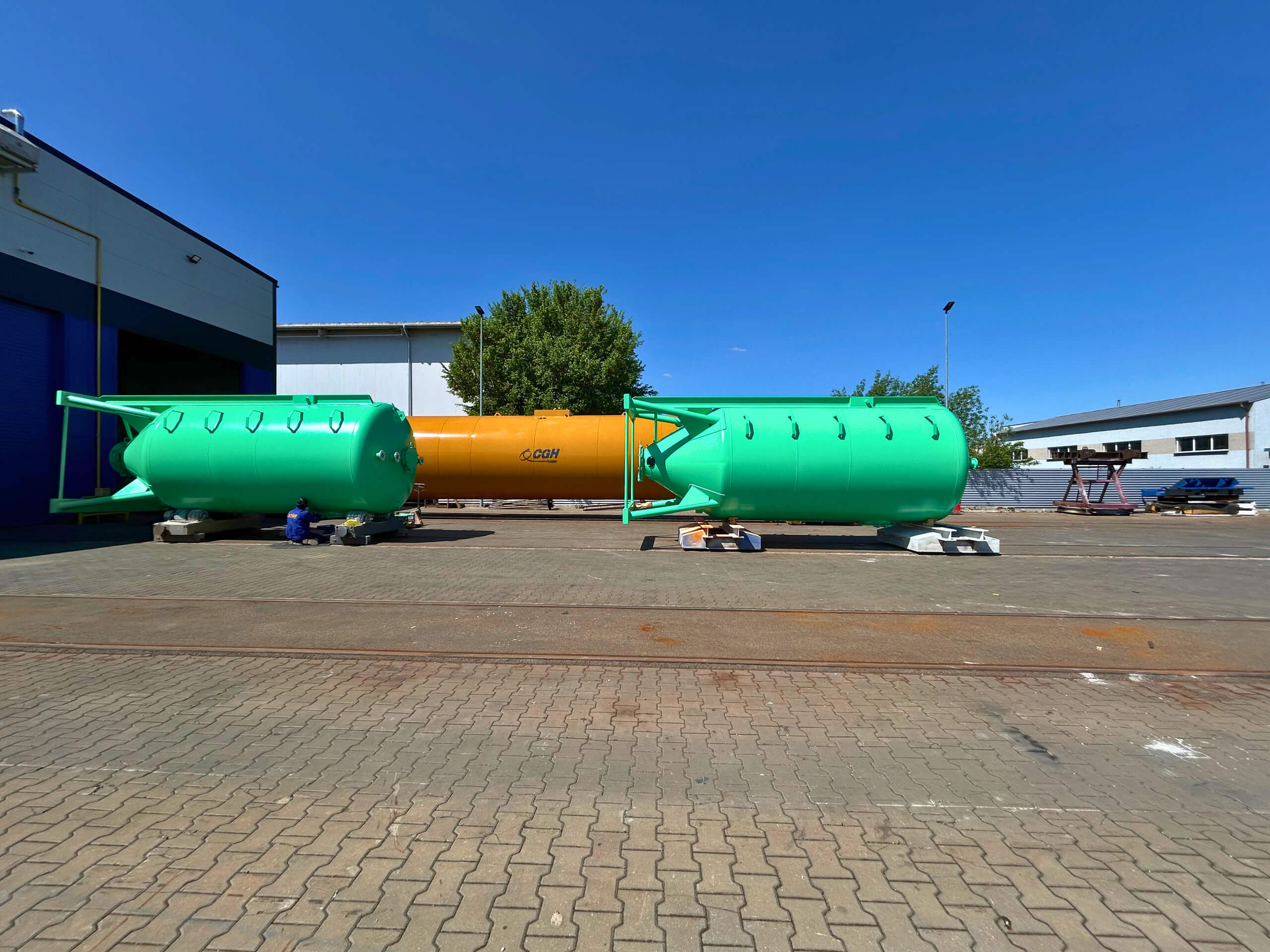 Zbiornik pionowy fi2900 – ciśnieniowy do zastosowań filtracyjnych