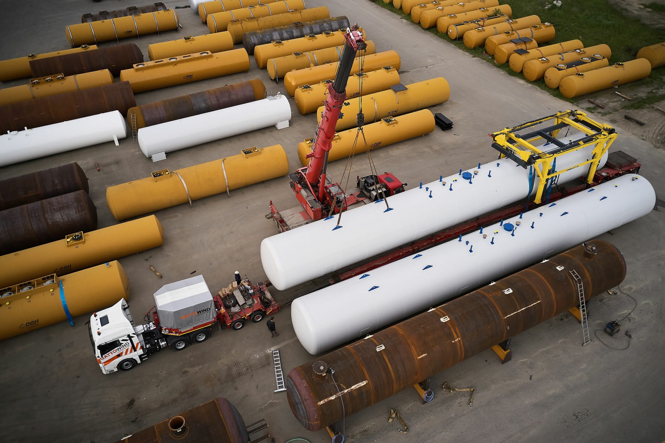 Loading of 300 m3 tanks