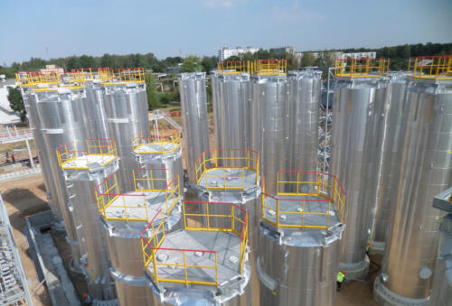 Railings, platforms of vertical aboveground tanks 