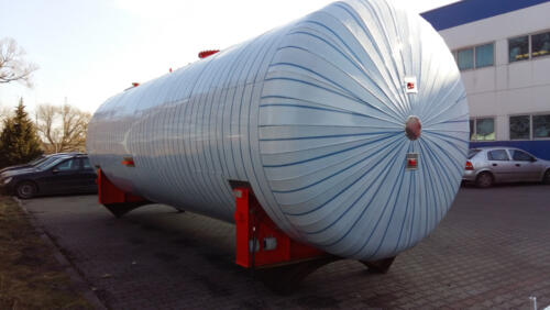 insulated ground tank covered with aluminium plates